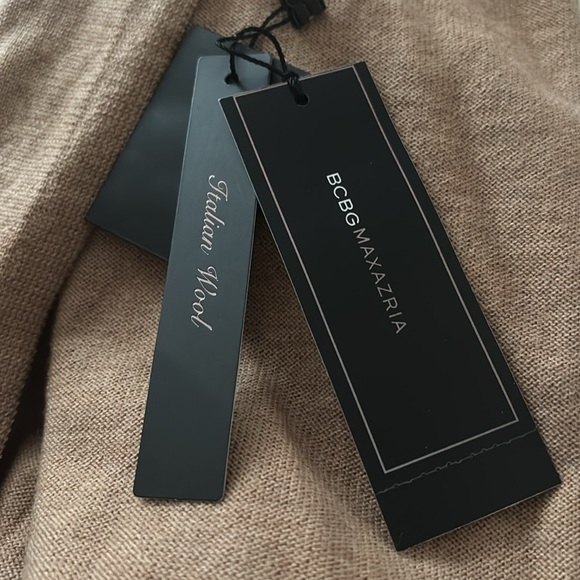 BCBG Max Azaria Beige Open Back Knit Sweater Top Size L - Picture 7 of 7